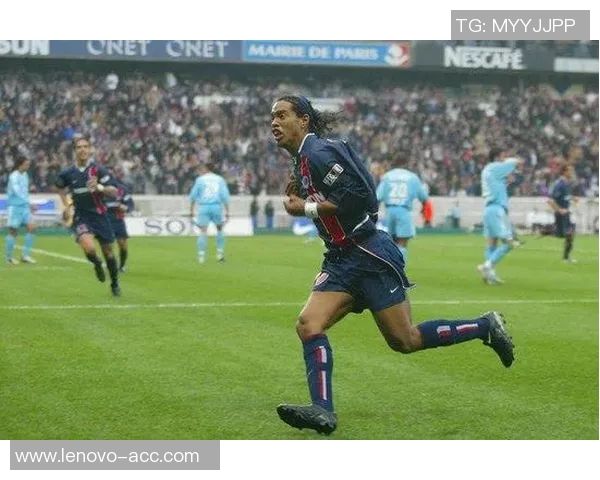 当今足坛最闪耀的明星球员是谁他的成就与影响力分析