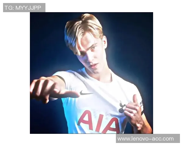 如何从技术水平与个人魅力两方面评论国外足球明星的表现与影响力